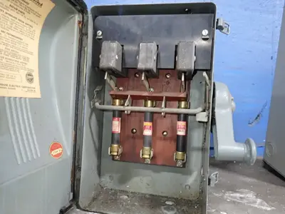 Westinghouse Electric Corporation Fusible Disconnect
