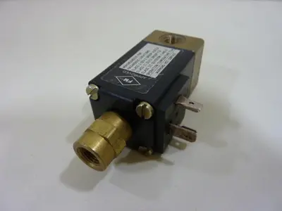 USED BURKERT EASY FLUID CONTROL SYS 311-C-5/64-FPM-BR