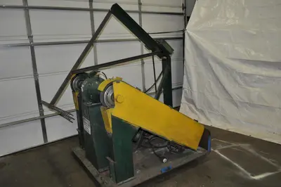 5 HP BUFFING / POLSIHING LATHE WITH IDLE PULLY STANDS