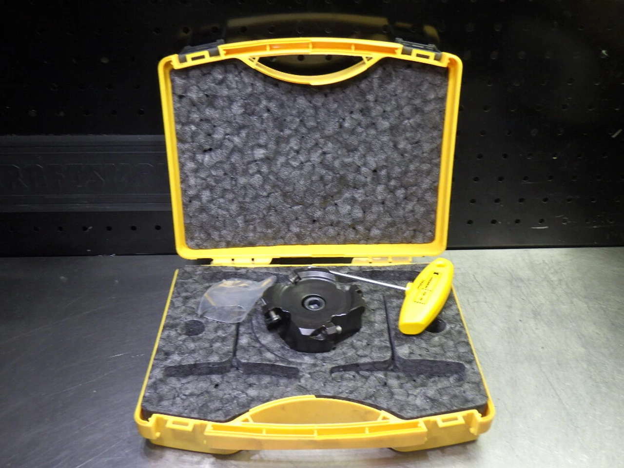 Kennametal 80mm Coolant Thru Facemill 27mm Arbor KSOM80R04OF07 (LOC1114B)