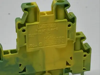 UTTB 4-PE,3044759 | Phoenix Contact UTTB 4-PE Ground Terminal Block Green/Yellow 3044759 LOT OF 4 - Used