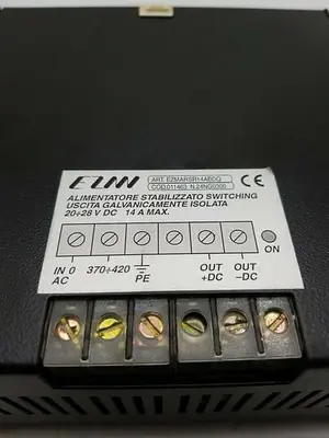 ALIMENTATORE STABILIZZATO SWITCHING USCITA GALVANICAMENTE ISOLATA