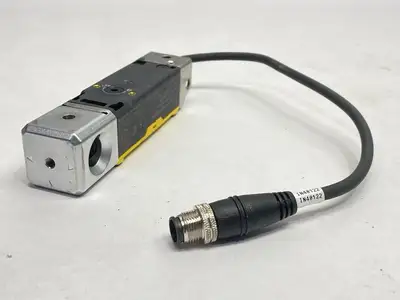USED KEYENCE SAFETY INTERLOCK SWITCH HIGH PERFORMANCE TYPE M12
