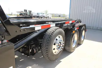 New | in-Stock 2027 PETERBILT 548 Rolloff Trucks Texas US | Roll Off Truck World #1492012