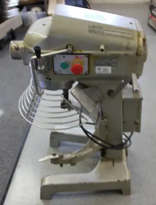 20 Quart Commercial NSF Dough mixer DOYON SM 200