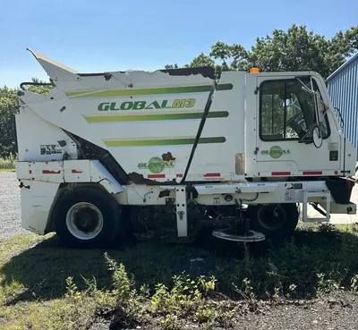 2012 GLOBAL ENVIRONMENTAL GLOBAL M3 SWEEPER | Iron Listing (3)