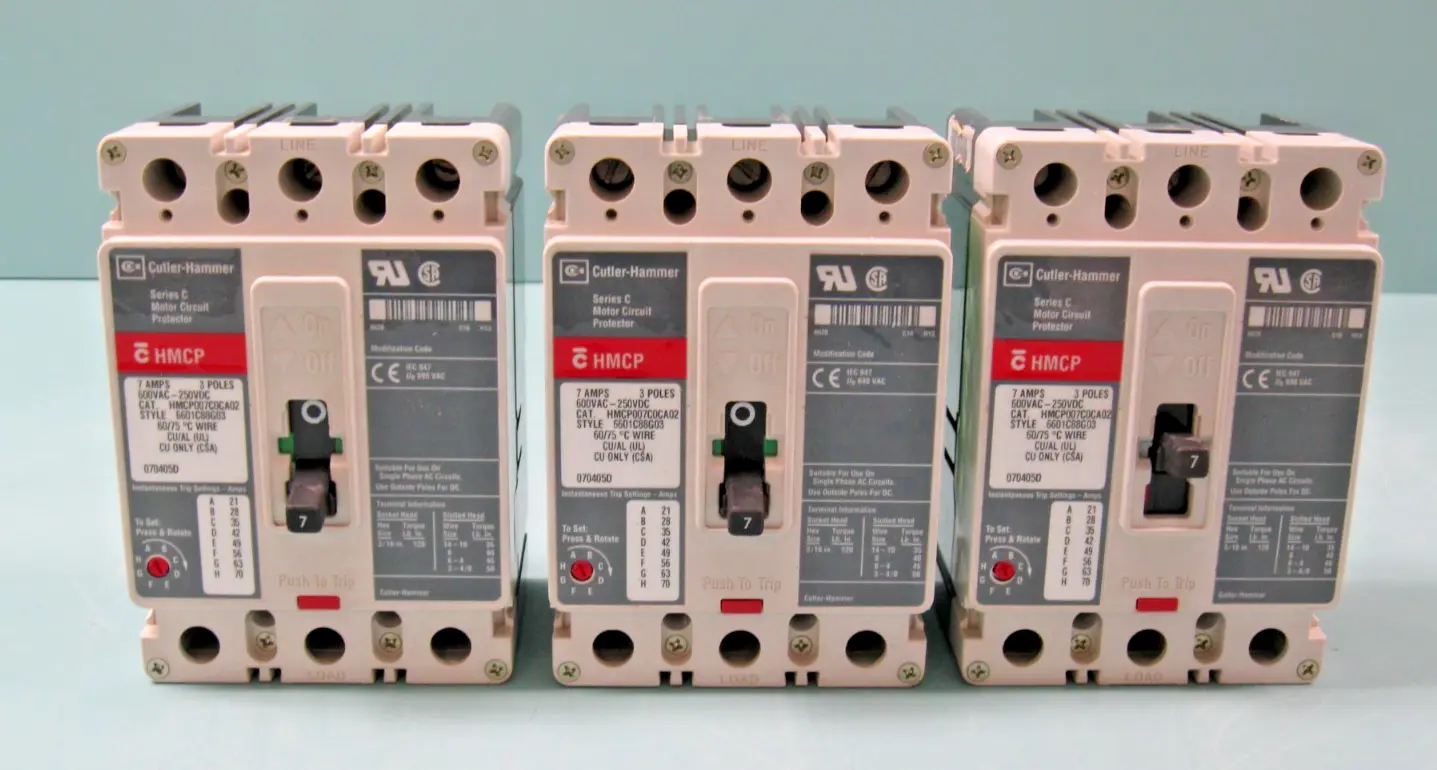 Lot (3) Cutler-Hammer HMCP (HMCP007COCA02) Circuit Breaker 7-Amp 3-Pole D8