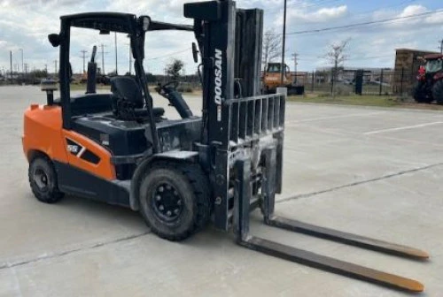 Used 2023 DOOSAN D55C-9 Internal Combustion Forklifts: Pneumatic Tire Pennsylvania US | National Lift Equipment #1382217
