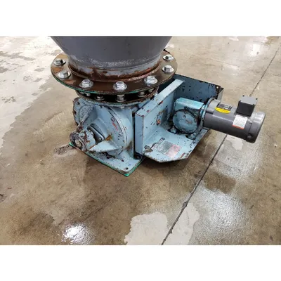 Used 420 CFM (60 sq ft.) Smoot Dust Collector with Rotary Airlock Valve