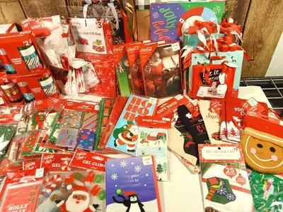Lot of Christmas (gift bags, ribbon, etc.)