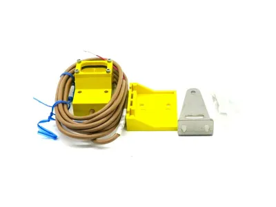 NEW BANNER ENGINEERING SM81ESR PHOTOELECTRIC SENSOR