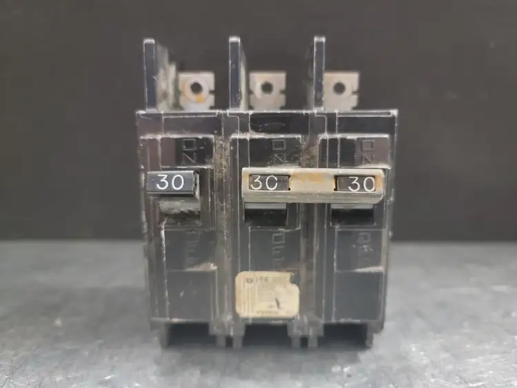Used ITE _UNKNOWN_ Switchgears British Columbia CA | Lenmark #243922