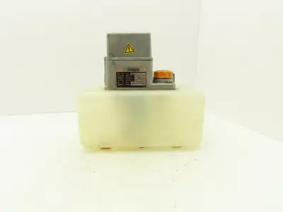 Showa LCB 4 Lubrication Oil Pump Machine Oiler 6L Tank 0.1 L/Min 200V