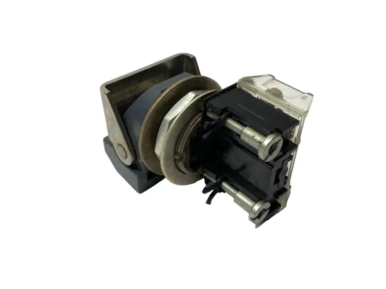Used ALLEN-BRADLEY MOMENTARY PUSHBUTTON 30MM MISSING CONTACT BLOCK Relays & Switches | Maverick Industrial Sales #1105376