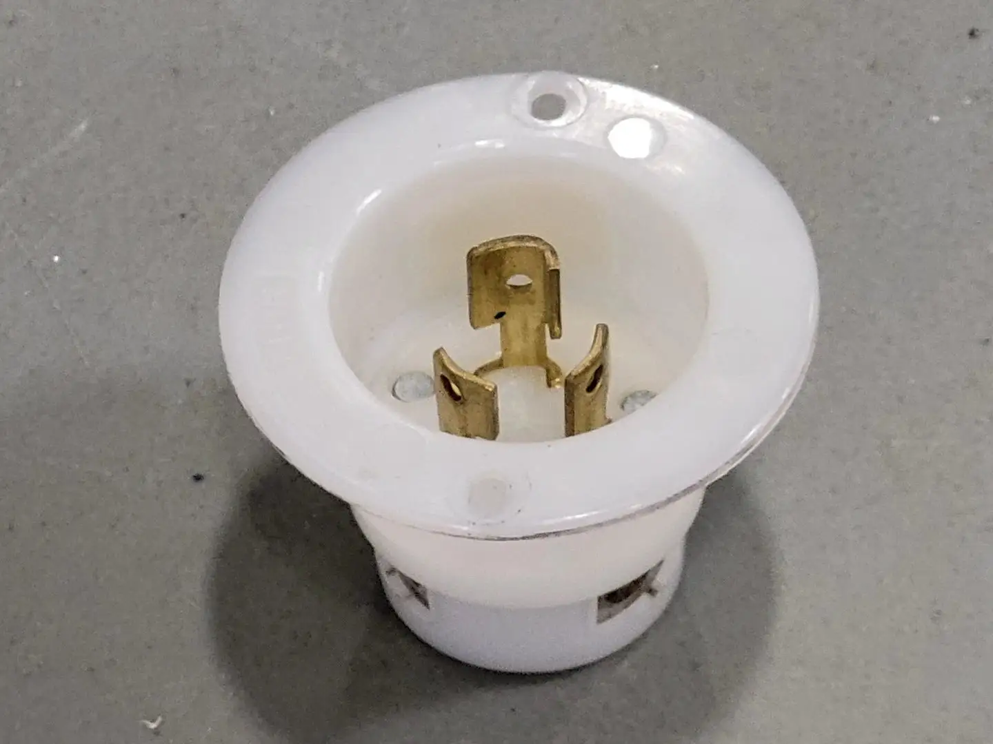 15A 125V Flanged Inlet Locking Plug GRDG (Box of 13)