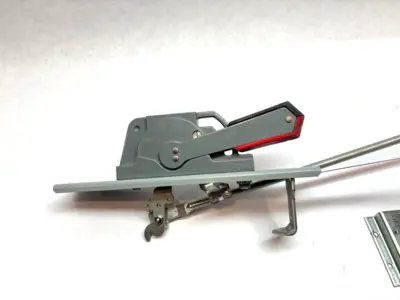 USED ALLEN-BRADLEY DISCONNECT HANDLE AND MECHANISM