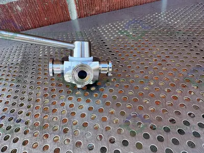 USED GE HEALTHCARE SALVI DN10 1015 4-WAY 316 VALVE 18-1012-57 W/1.2" SANITARY FITTING