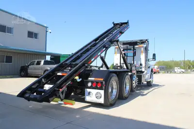 New | in-Stock 2027 PETERBILT 548 Rolloff Trucks Texas US | Roll Off Truck World #1492012