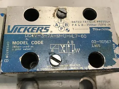 VICKERS Valve DG4V-3-2A-M-U-HL7-60 Used