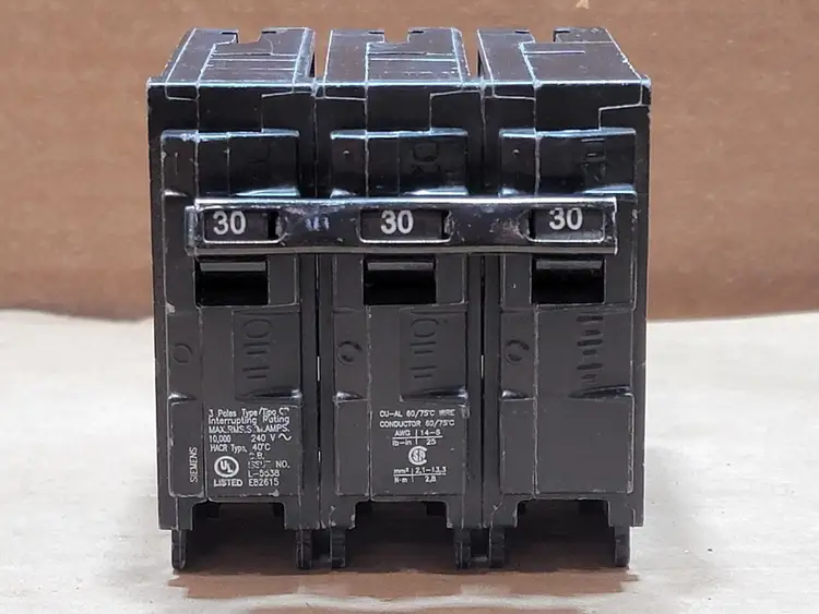 Used SIEMENS Q330 Switchgears British Columbia CA | Lenmark #835784