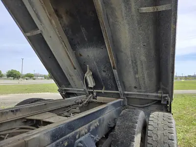 USED 2012 PETERBILT 386