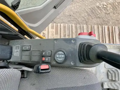 Used 2014 VOLVO EC220DL Crawler Excavators | Abele Tractor #1342873