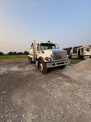 2017 Transway Liquid Vacuum Truck DOT Industrial Vac | VacSource (7)