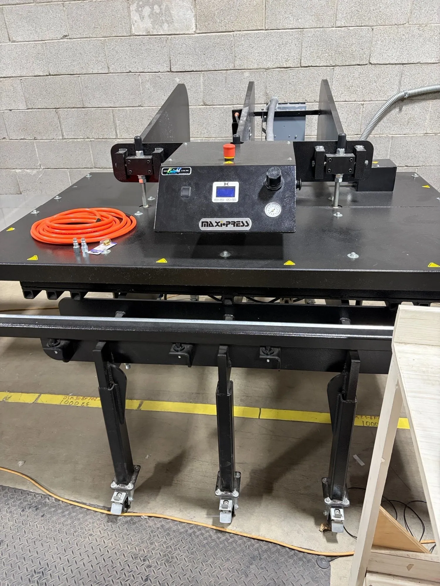 2020 GEO KNIGHT Maxi Press Air 10 Ton 44 x 64 Platen w Shuttle