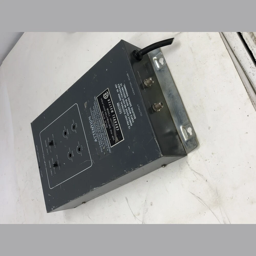 Channel Master VHF/FM Distribution Amplifier