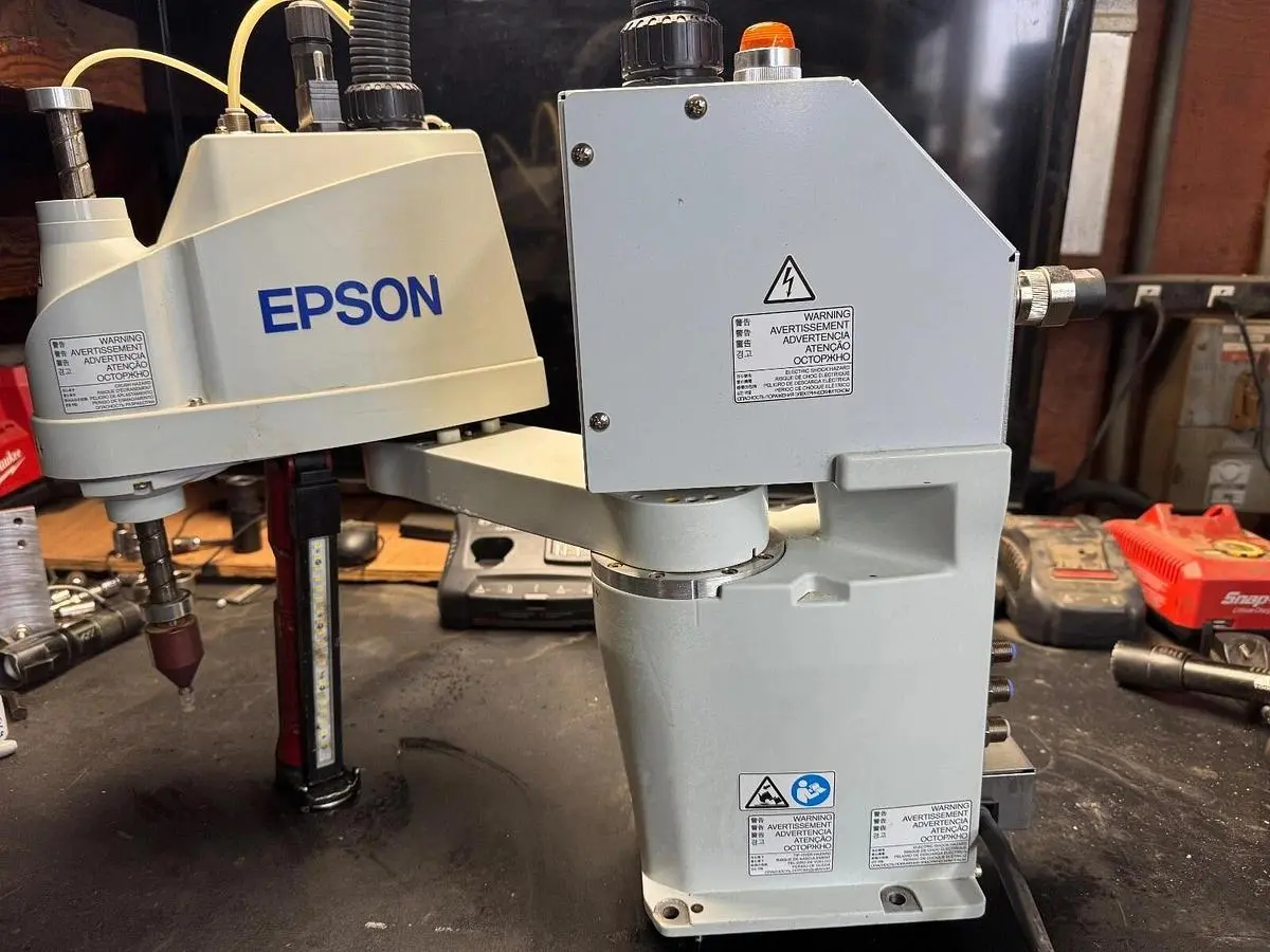 Epson T3-401S IndustrialRobot - Reach 460mm  load 3kg - Mfg. 2022 S/N:T300T11694