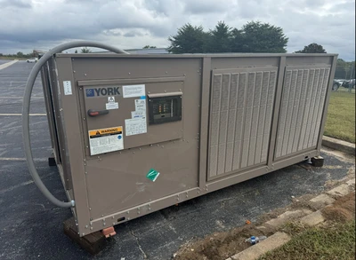YORK YCAL0052EE46XEBSDTXAXXR Chillers, Boilers, and HVAC | ESS Industrial Equipment Sales (1)
