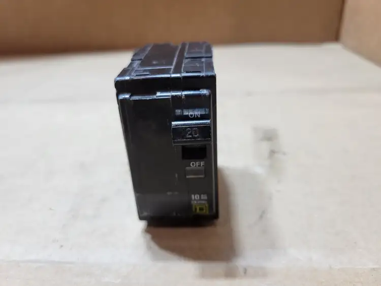 Used SQUARE D QO220 Switchgears British Columbia CA | Lenmark #1486885