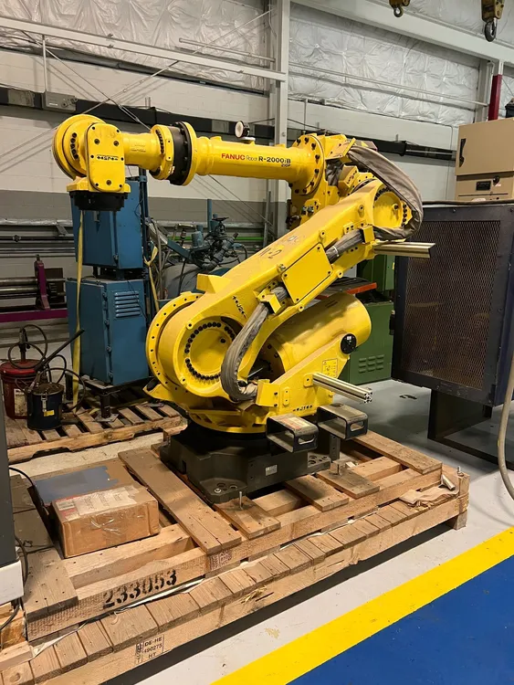 Used 2009 FANUC FANUC R2000IB/210F Robots Michigan US | Universal Press & Machinery (UPM) #68354