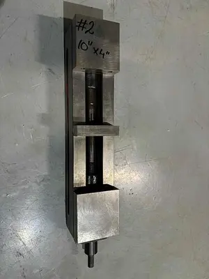 MACHINING CENTER VISE