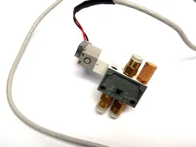 USED SMC SOLENOID VALVE 24VDC 5 WAY VALVE BASE