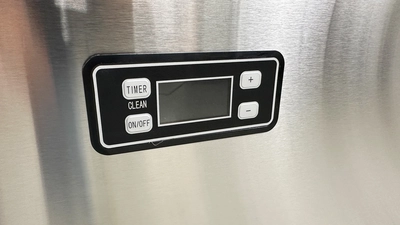 171-0409 198 Pounds Self Contained Ice Maker Machine