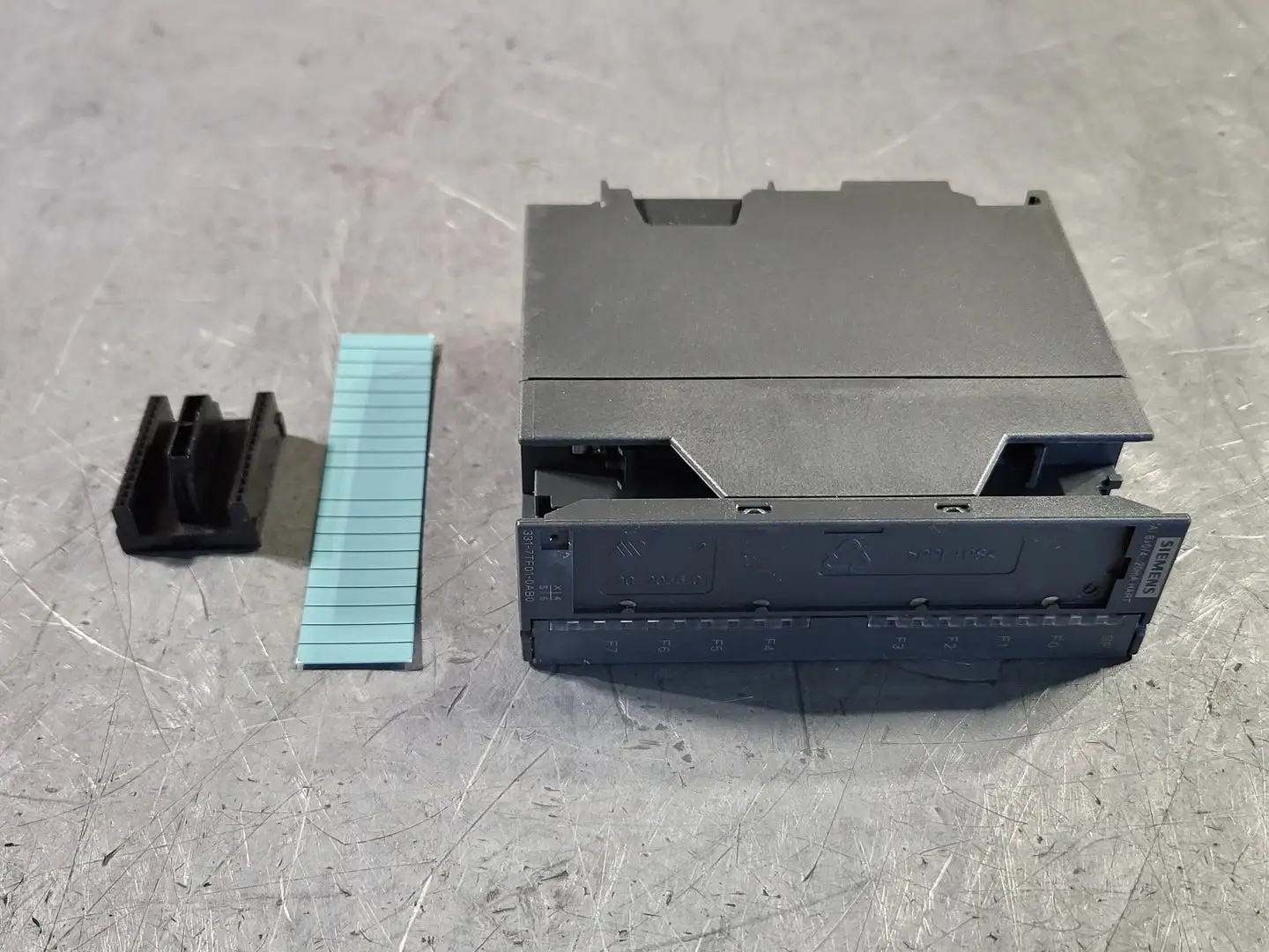 NEW SIEMENS 6ES7321-1BH02-0AA0