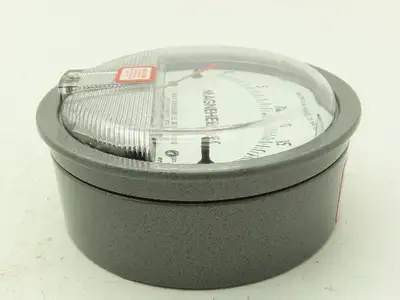 Dwyer Magnehelic WO3Z Differential Pressure Gauge Two 1/8" NPT Plugs 0-20" H20