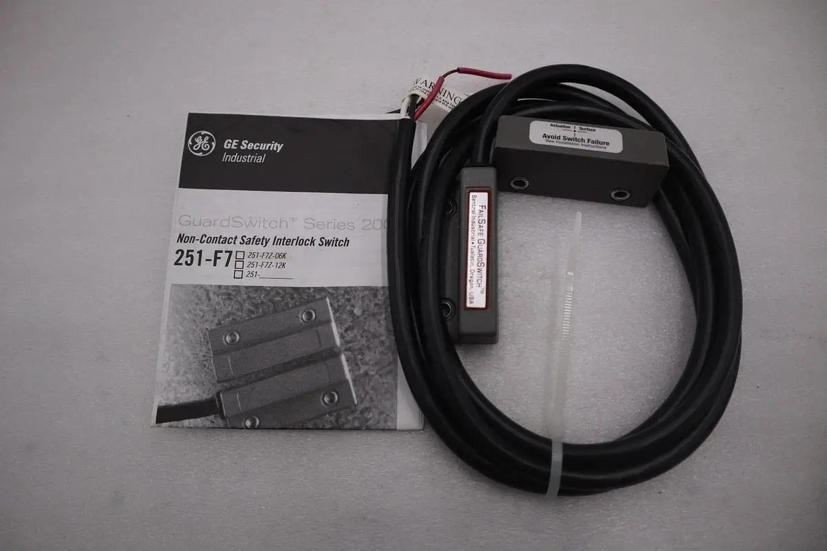 SENTROL 251-F7Z-06K FAIL SAFE GUARD SWITCH 12W 24V STK G899A