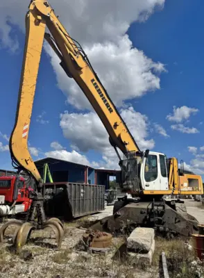 LIEBHERR 934C Material Handlers | RyCat Machinery (1)