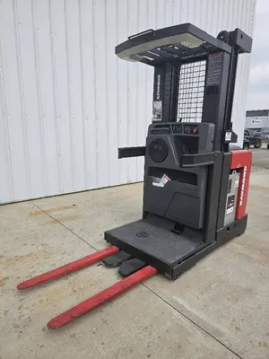 Used 2011 RAYMOND 520OPC30TT Order Pickers Illinois US | Somerset Equipment Sales #1546252