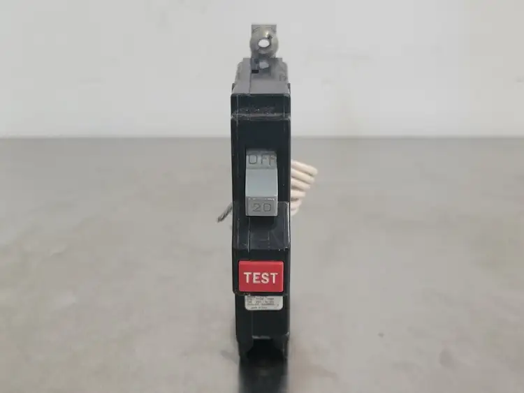 Used CUTLER-HAMMER CHB120 Switchgears British Columbia CA | Lenmark #241501