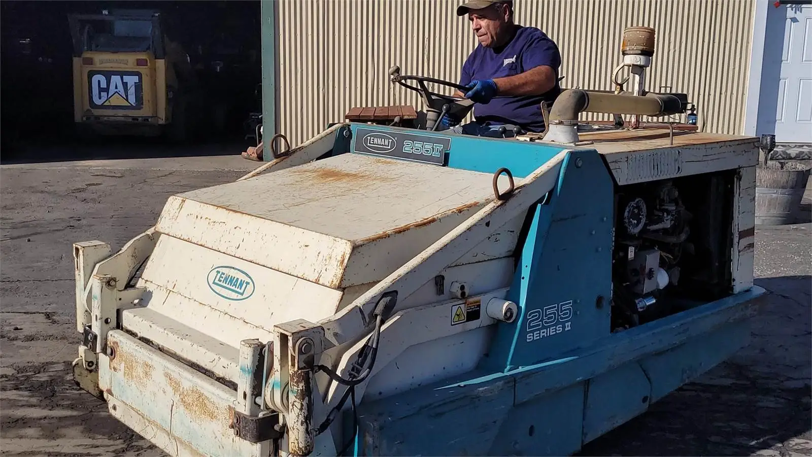 USED 1998 TENNANT 255 II