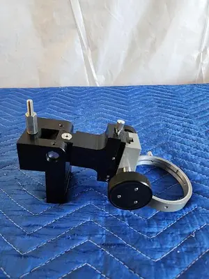 MICROSCOPE FOCUSING MOUNT