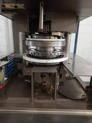 Courtoy model R150e 36 station tablet press