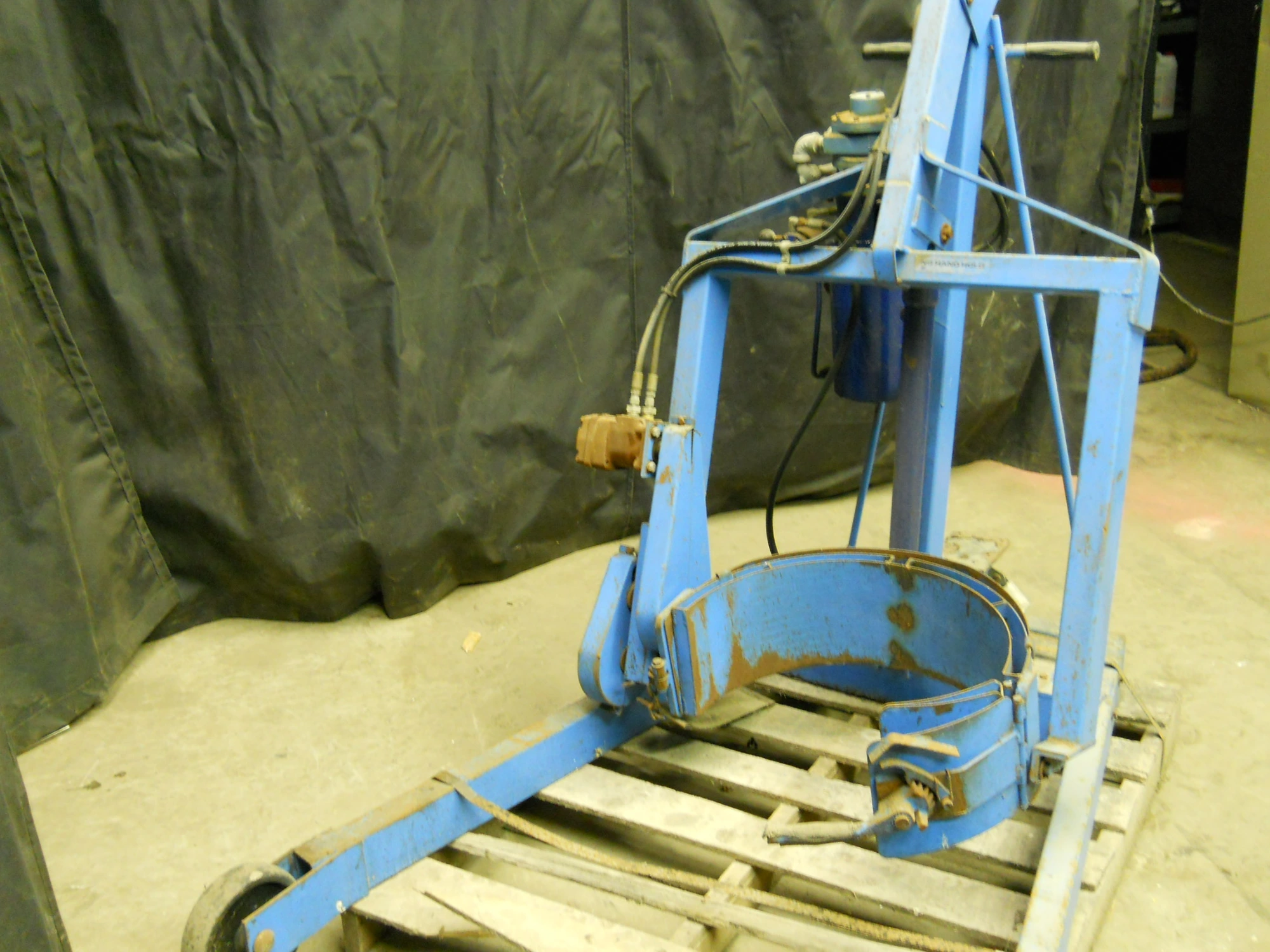 Used _UNKNOWN_ 400A60-114 Drum Lifters Minnesota US | A&I Equipment #1317676