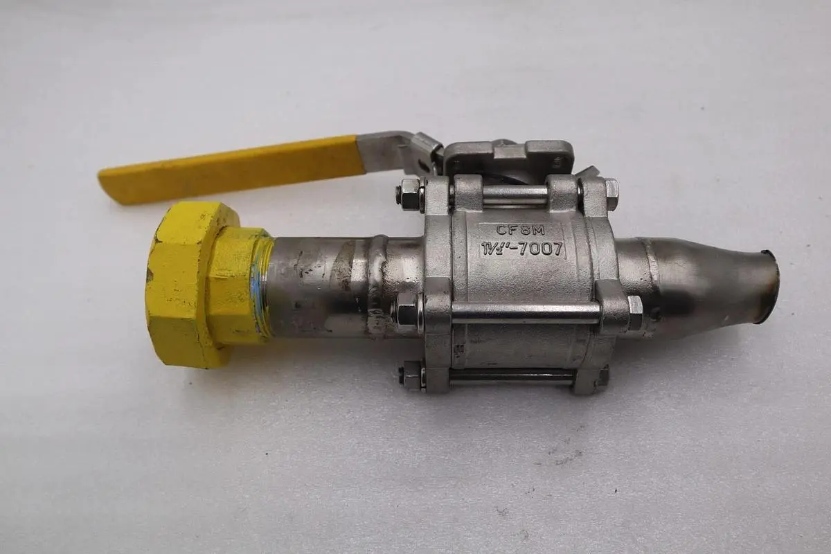 Flow-Tek 1000 W06 Wog CF8M 1 1/2 " -7007 STOCK M-147
