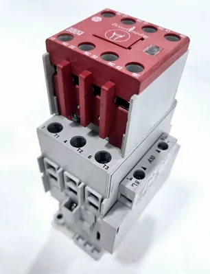 USED ALLEN BRADLEY 100-C30E*00