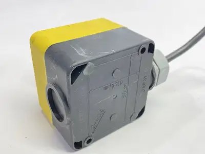 HW1X | Idec  Control Box Emergency Stop Pushbutton Type  - Used