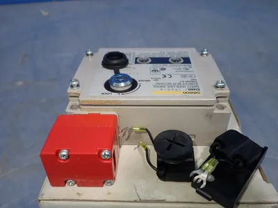 Used OMRON D4BL2CRAA Relays & Switches | HGR 24 #739121